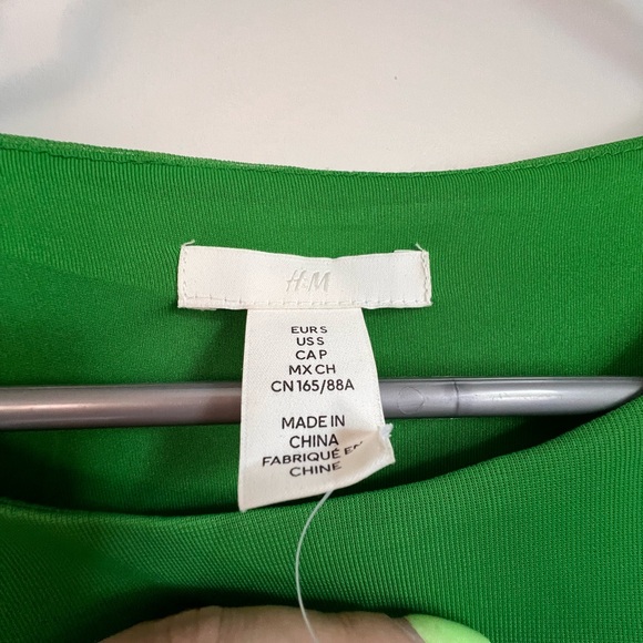 H&M Green Dress with mesh sleeves 🌿 - Picture 3 of 5